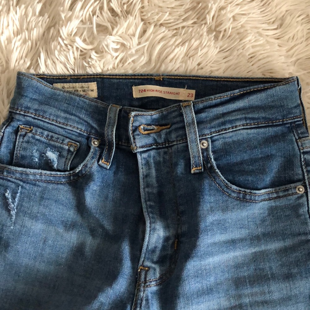 SOLD Levi’s 724 Jeans